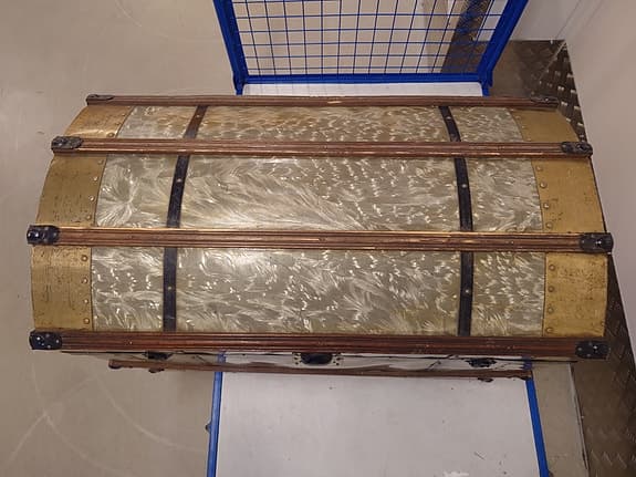 Resväska koffert metallträ beige