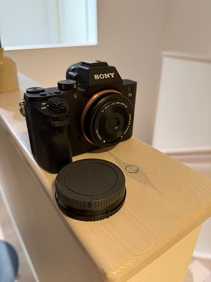 Sony a7ii med objektiv och kameraväska
