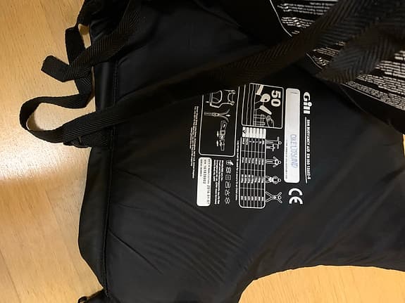 Gill flytväst 50N med dubbla grenband