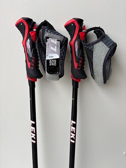 Leki stavar med handledsrem svart/röd