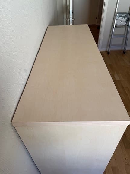 Skåp med skjutdörrar trä ljus