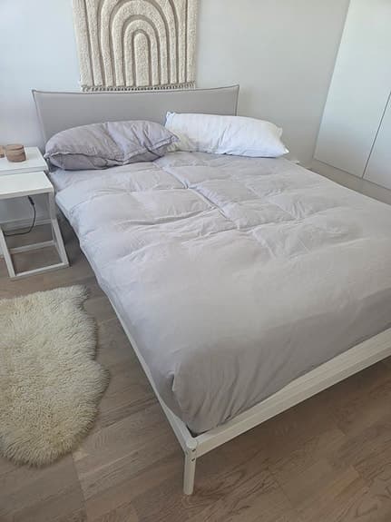 SUPERDEAL: Ny ramsäng + madrasser (värde 7 789 kr) – knappt använd!