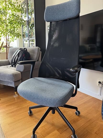 Ikea kontorsstol hög rygg svart nätgrå sits