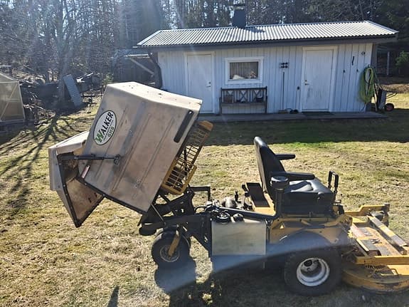 Walker åkgräsklippare med uppsamlare gul