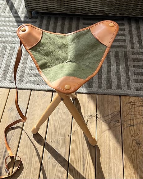Hopfällbar trefotsstol trä canvas läder grön