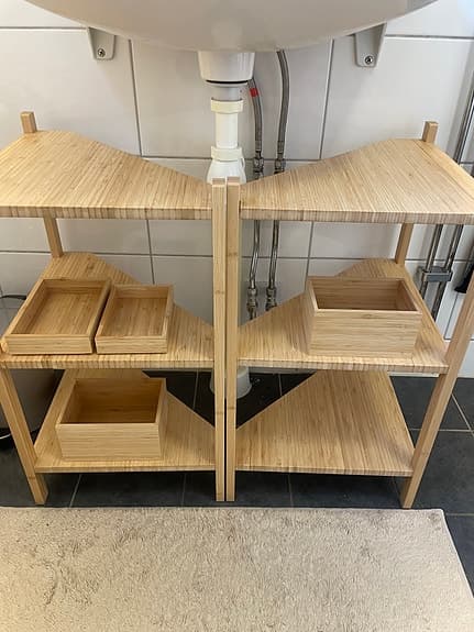 IKEA hörnhyllor och hög hylla bambu