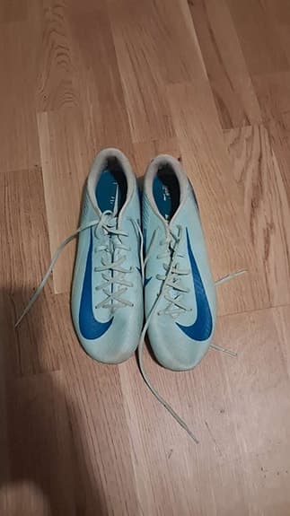 Nike fotbollsskor gräs ljusblå