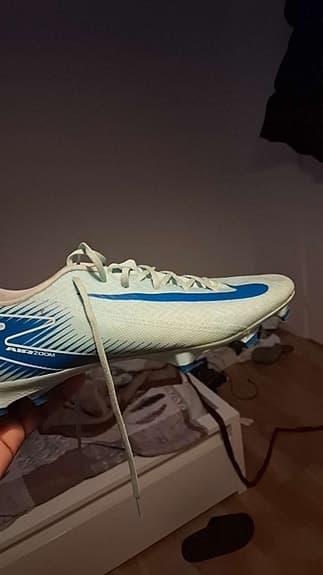 Nike fotbollsskor gräs ljusblå