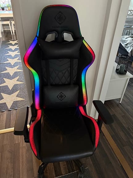 DELTACO Gamingstol svart med LED-belysning