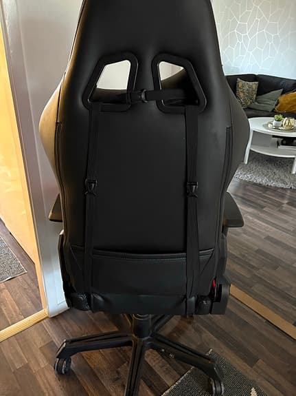 DELTACO Gamingstol svart med LED-belysning