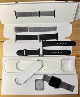 SÄNKT PRIS! Apple Watch Series 8, 45mm + 4 st originalarmband