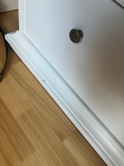 Byrå vit med sex lådor