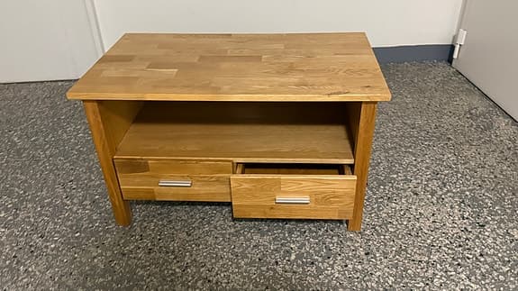 Liten trevlig sittbänk för hallen i limmad ek