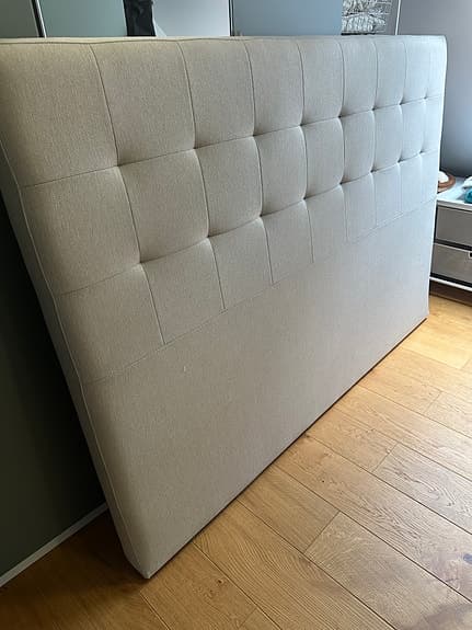Ilva sänggavel beige textil
