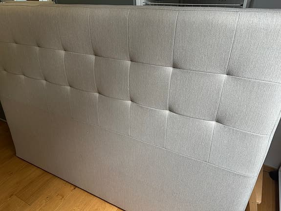 Ilva sänggavel beige textil