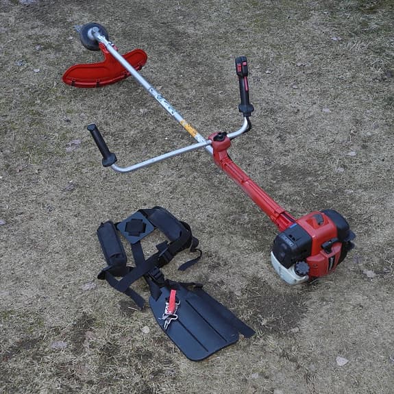 röjsåg / grästrimmer JONSERED CC 2235 / CC2235