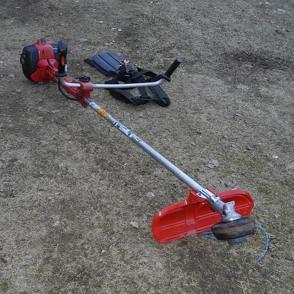 röjsåg / grästrimmer JONSERED CC 2235 / CC2235