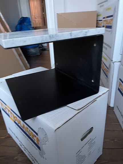 2 x sängbord i marmor och svart lackerad stål från Walles & Walles