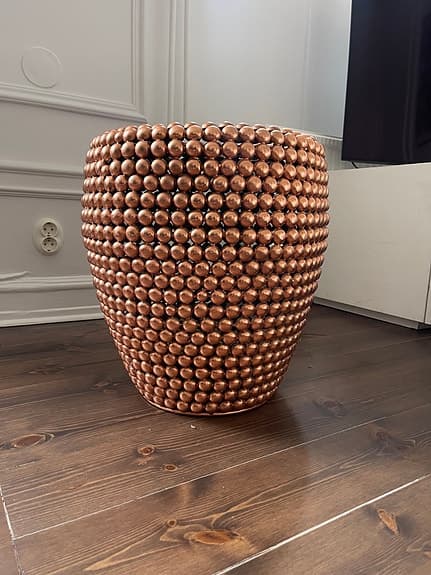 Dot Stool från Polspotten - Pall - bronsfärgad metall