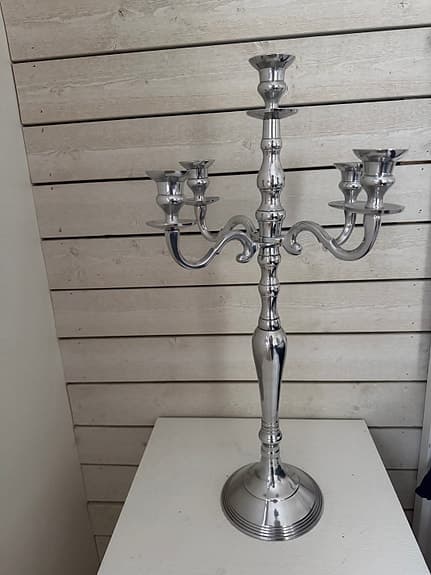 Ljusstake kandelaber i metall silverfärgad