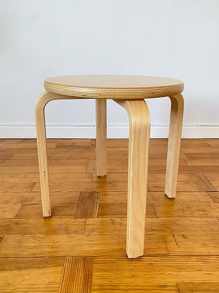 Vintage pall i björk, lik Artek Alvar Aalto E60.