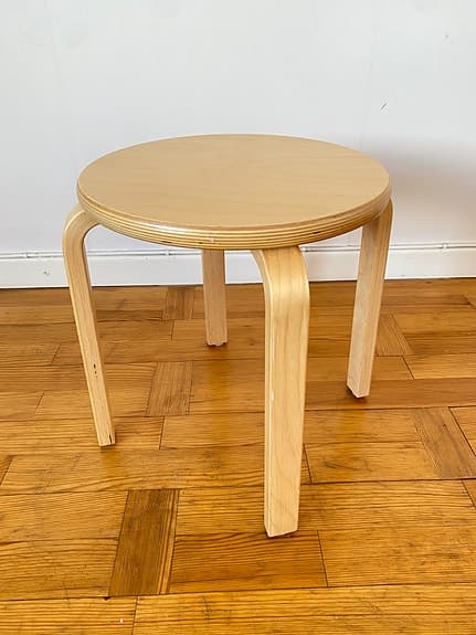 Vintage pall i björk, lik Artek Alvar Aalto E60.