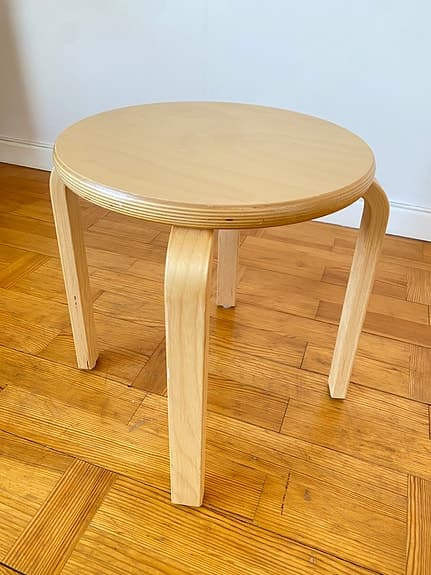 Vintage pall i björk, lik Artek Alvar Aalto E60.
