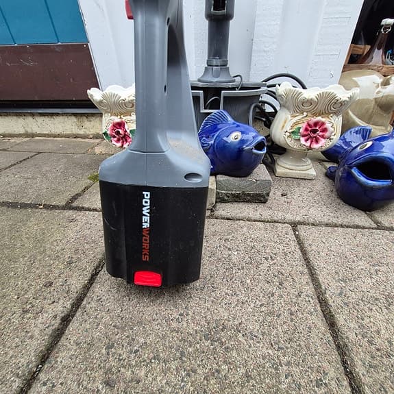Powerplus grästrimmer batteridriven grå