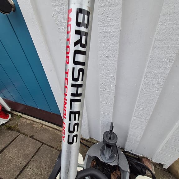 Powerplus grästrimmer batteridriven grå