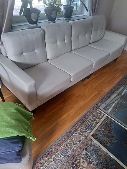 Fyra-sits soffa i nyskick – endast 2 månader gammal