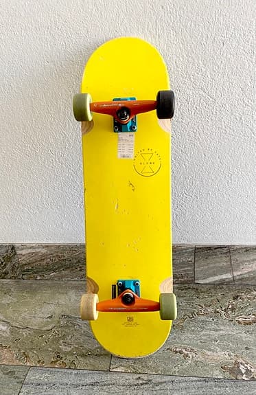 Globe skateboard ”Yellow Palms”, 32.5”