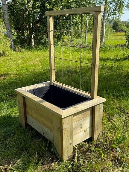 Blomlådor med murarbalja, med och utan spaljé
