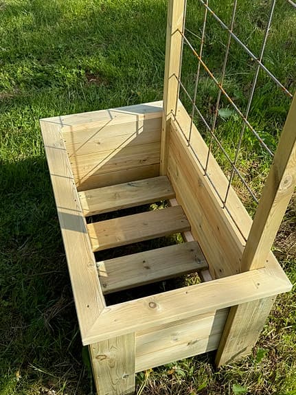 Blomlådor med murarbalja, med och utan spaljé