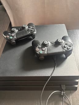 PS4 Pro säljes i ett komplett och färdigt paket