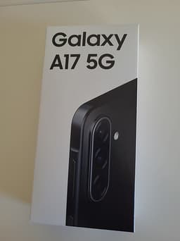 Samsung Galaxy A17 5G smartphone svart