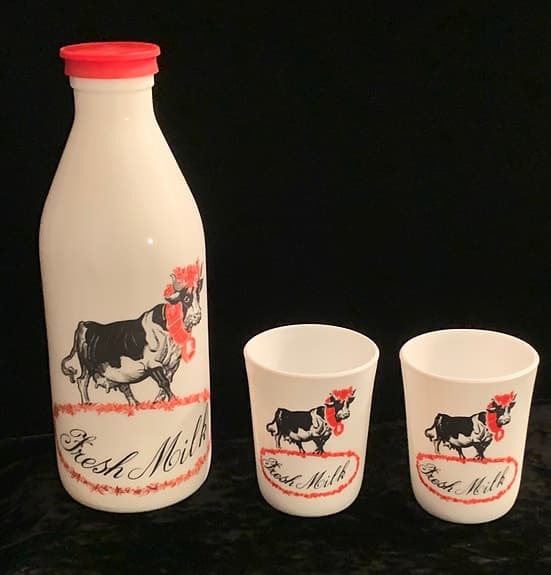 Vintage Mjölkflaska och muggar