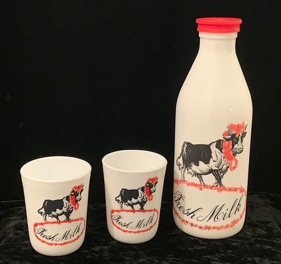 Vintage Mjölkflaska och muggar