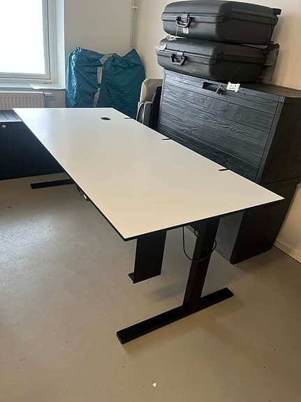 Höj och sänkbart skrivbord (Stort) 200cm x 90cm