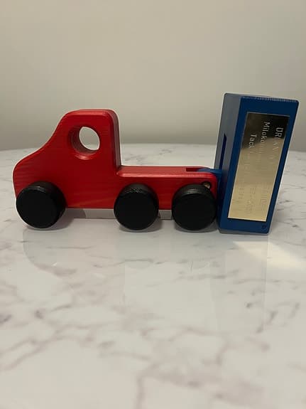 Träleksak lastbil röd blå