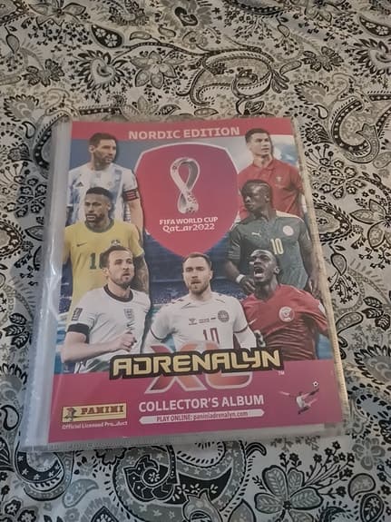 Fotbollskort samling- Panini Adrenalyn XL VM 2022+ pärm