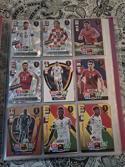 Fotbollskort samling- Panini Adrenalyn XL VM 2022+ pärm