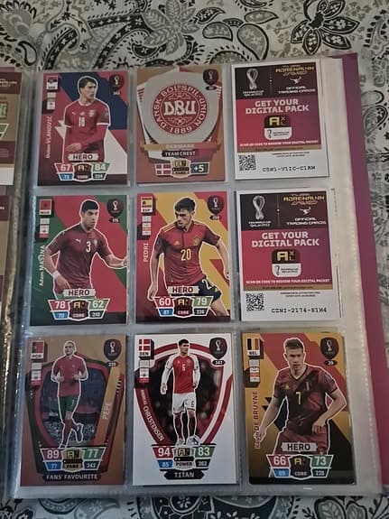 Fotbollskort samling- Panini Adrenalyn XL VM 2022+ pärm