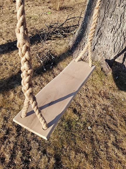 Gunga med träsits och rep