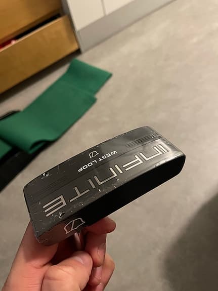 Wilson Infinite West Loop putter svart