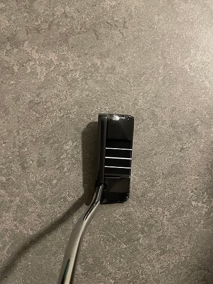 Wilson Infinite West Loop putter svart