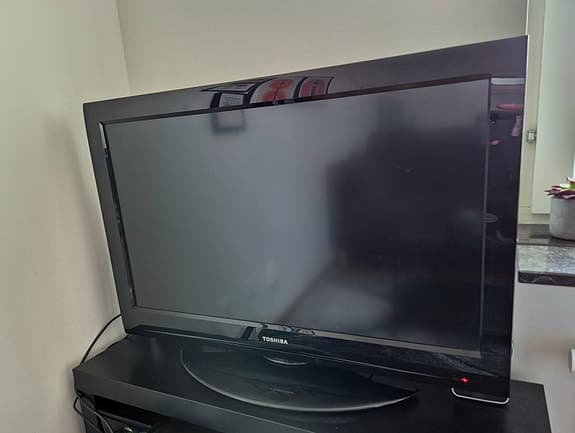 Toshiba 32 tum TV