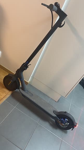 Elsparkcykel svart med display