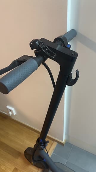 Elsparkcykel svart med display