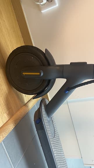 Elsparkcykel svart med display