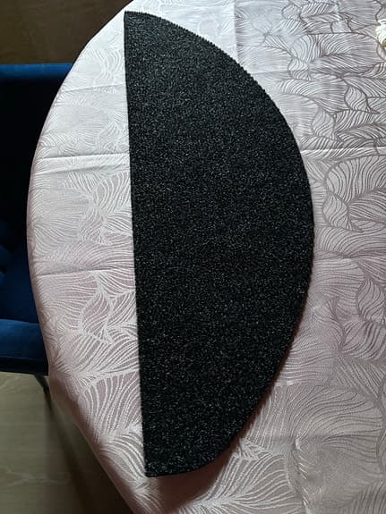 Trappstegs matta halvmåne mörk grå